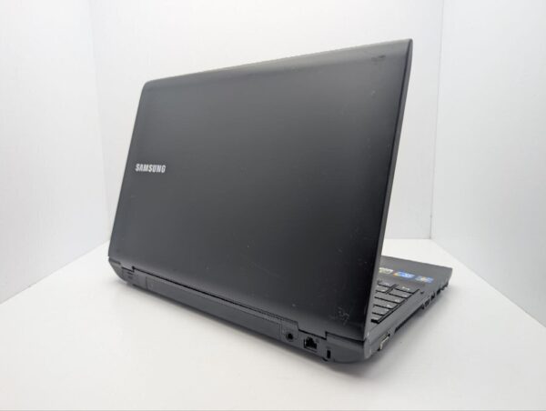 Ноутбук Samsung P580 / 15.6" (1366x768) TN / Intel Core i3-380M (2 (4) ядра по 2.5 GHz) / 6 GB DDR3 / 320 GB HDD / nVidia GeForce GT 330M, 1 GB GDDR3, 128-bit / WebCam / DVD-ROM - Зображення 8