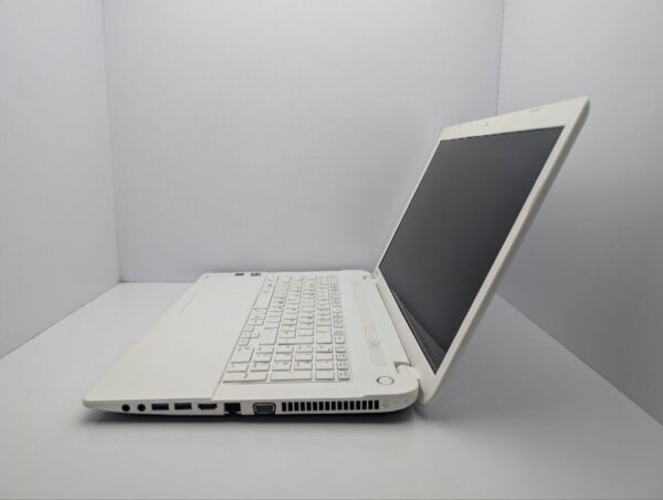 Ноутбук Toshiba Satellite C70D / 17.3" (1600x900) TN / AMD A6-6310 (4 ядра по 2.4 GHz) / 8 GB DDR3 / 500 GB HDD / AMD Radeon R4 Graphics / WebCam / DVD-ROM - Зображення 5