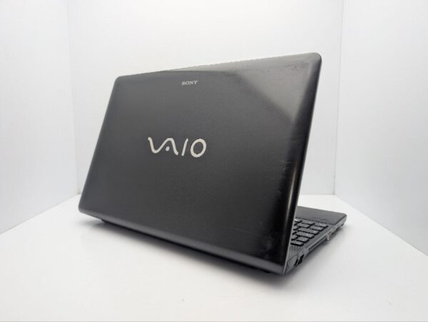 Ноутбук Sony VPC-EB4L1E / 15.6" (1366x768) TN / Intel Core i3-380M (2 ядра по 2.5 GHz) / 6 GB DDR3 / 750 GB HDD / Intel HD Graphics / WebCam / DVD-ROM - Зображення 8