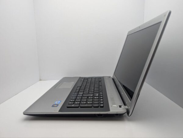 Ноутбук Samsung RV720 / 17.3" (1600x900) TN / Intel Core i5-2410M (2 (4) ядра по 2.3 - 2.9 GHz) / 6 GB DDR3 / 1000 GB HDD / Intel HD Graphics 3000 / WebCam - Зображення 5