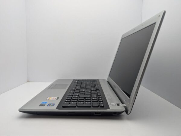 Ноутбук Samsung RV515 / 15.6" (1366x768) TN / AMD E-450 (2 ядра по 1.65 GHz) / 8 GB DDR3 / 1000 GB HDD / AMD Radeon HD 6470M, 512 MB GDDR3, 64-bit / WebCam - Зображення 5