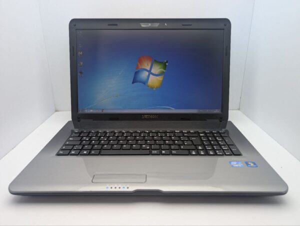 Ноутбук Medion Akoya P7624 / 17.3" (1600x900) TN / Intel Core i3-2350M (2 (4) ядра по 2.3 GHz) / 6 GB DDR3 / 1000 GB HDD / nVidia GeForce GT 630M, 1 GB GDDR5, 128-bit / WebCam / DVD-ROM - Зображення 2