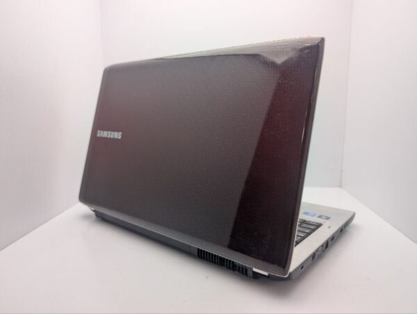 Ноутбук Samsung E372 / 17.3" (1600x900) TN / Intel Core i3-370M (2 (4) ядра по 2.4 GHz) / 6 GB DDR3 / 500 GB HDD / nVidia GeForce 310M, 512 MB GDDR3, 64-bit / WebCam / DVD-ROM - Зображення 8