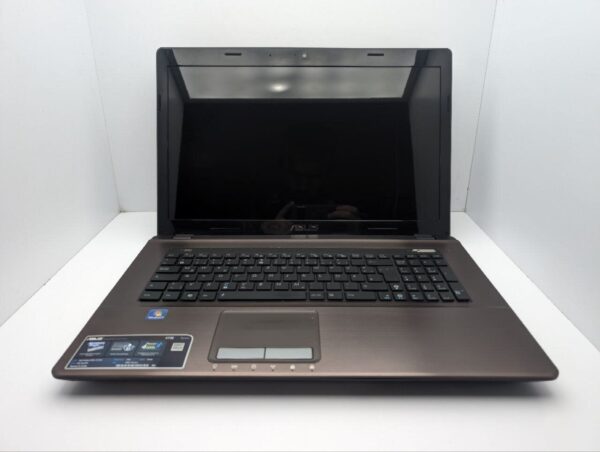 Ноутбук Asus X73E / 17.3" (1600x900) TN / Intel Core i3-2350M (2 (4) ядра по 2.3 GHz) / 6 GB DDR3 / 320 GB HDD / Intel HD Graphics 3000 / WebCam / DVD-ROM - Зображення 3
