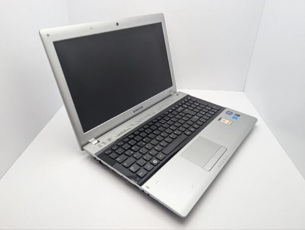 Ноутбук Samsung RV515 / 15.6" (1366x768) TN / AMD E-450 (2 ядра по 1.65 GHz) / 8 GB DDR3 / 1000 GB HDD / AMD Radeon HD 6470M, 512 MB GDDR3, 64-bit / WebCam - Зображення 6