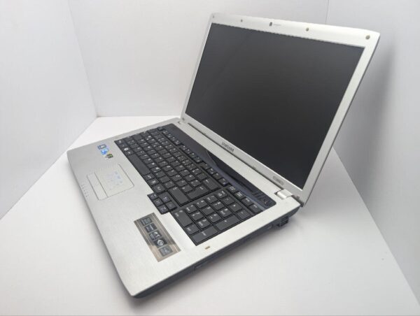 Ноутбук Samsung E372 / 17.3" (1600x900) TN / Intel Core i3-370M (2 (4) ядра по 2.4 GHz) / 6 GB DDR3 / 500 GB HDD / nVidia GeForce 310M, 512 MB GDDR3, 64-bit / WebCam / DVD-ROM - Зображення 7