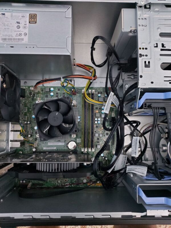 Комплект: Lenovo ThinkCentre M800 Tower / Intel Core i5-6500 (4 ядра по 3.2 - 3.6 GHz) / 16 GB DDR4 / 256 GB SSD + 500 GB HDD / nVidia GeForce GTX 1050, 2 GB GDDR5, 128-bit / DVD-ROM + Монітор LG 24MB37PM-B / 24" (1920x1080) IPS + Веб-камера, кабелі - Зображення 3