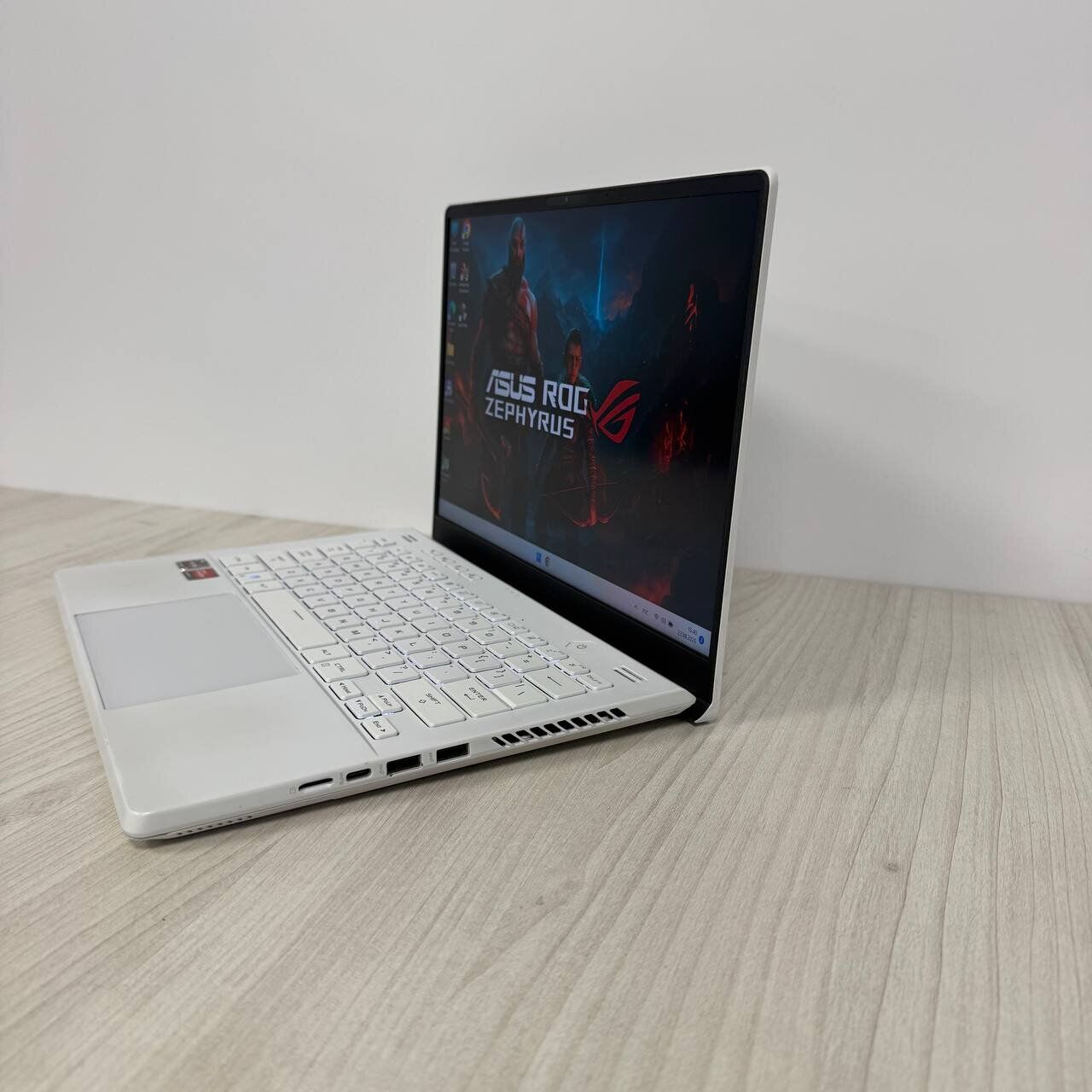 Ігровий ноутбук Asus ROG Zephyrus G14 GA402RJ / 14" (2560x1600) IPS / AMD Ryzen 9 6900HS (8 (16) ядер по 3.3 - 4.9 GHz) / 16 GB DDR4 / 512 GB SSD NVMe / AMD Radeon RX 6700S, 8 GB GDDR6, 128-bit / WebCam - Зображення 5