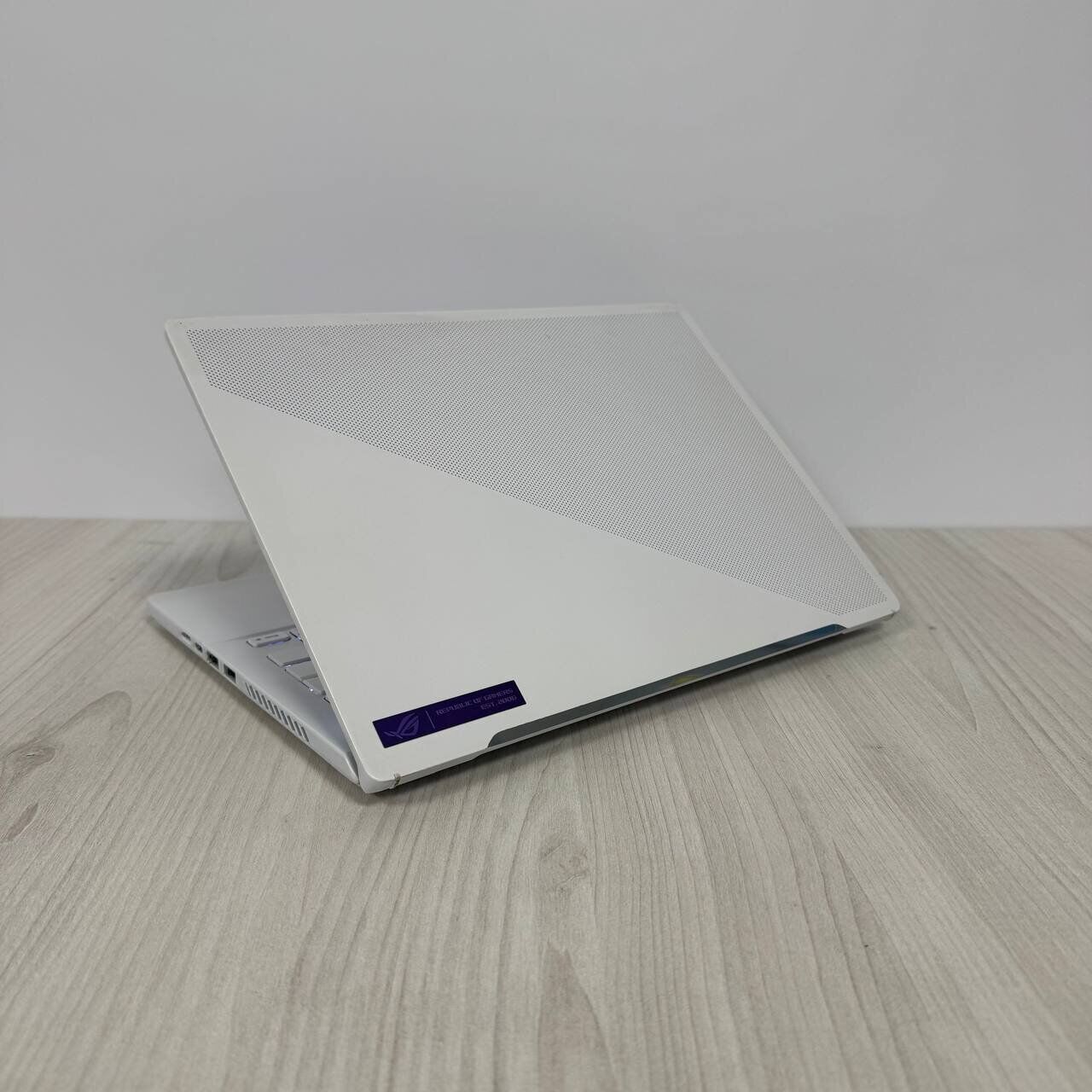 Ігровий ноутбук Asus ROG Zephyrus G14 GA402RJ / 14" (2560x1600) IPS / AMD Ryzen 9 6900HS (8 (16) ядер по 3.3 - 4.9 GHz) / 16 GB DDR4 / 512 GB SSD NVMe / AMD Radeon RX 6700S, 8 GB GDDR6, 128-bit / WebCam - Зображення 6