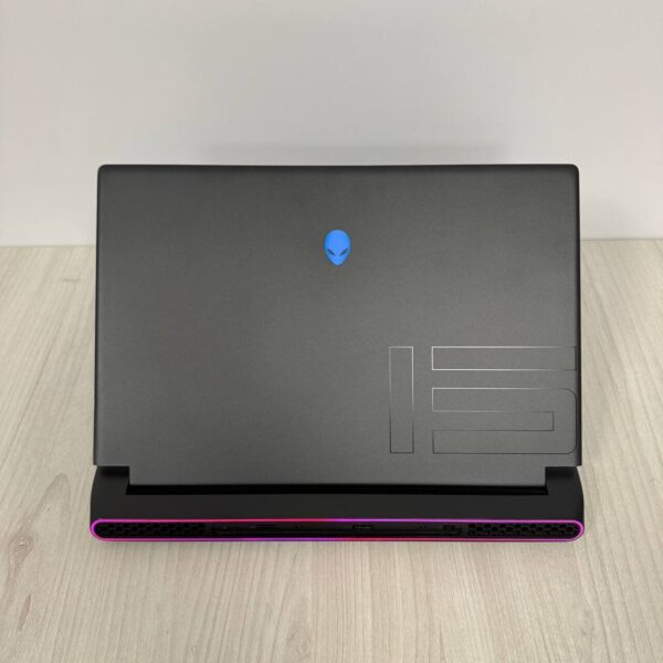 Ігровий ноутбук Dell Alienware m15 R5 / 15.6" (1920x1080) IPS / AMD Ryzen 9 5900HX (8 (16) ядер по 3.3 - 4.6 GHz) / 16 GB DDR4 / 1000 GB SSD NVMe / nVidia GeForce RTX 3070, 8 GB GDDR6, 256-bit / WebCam - Зображення 3