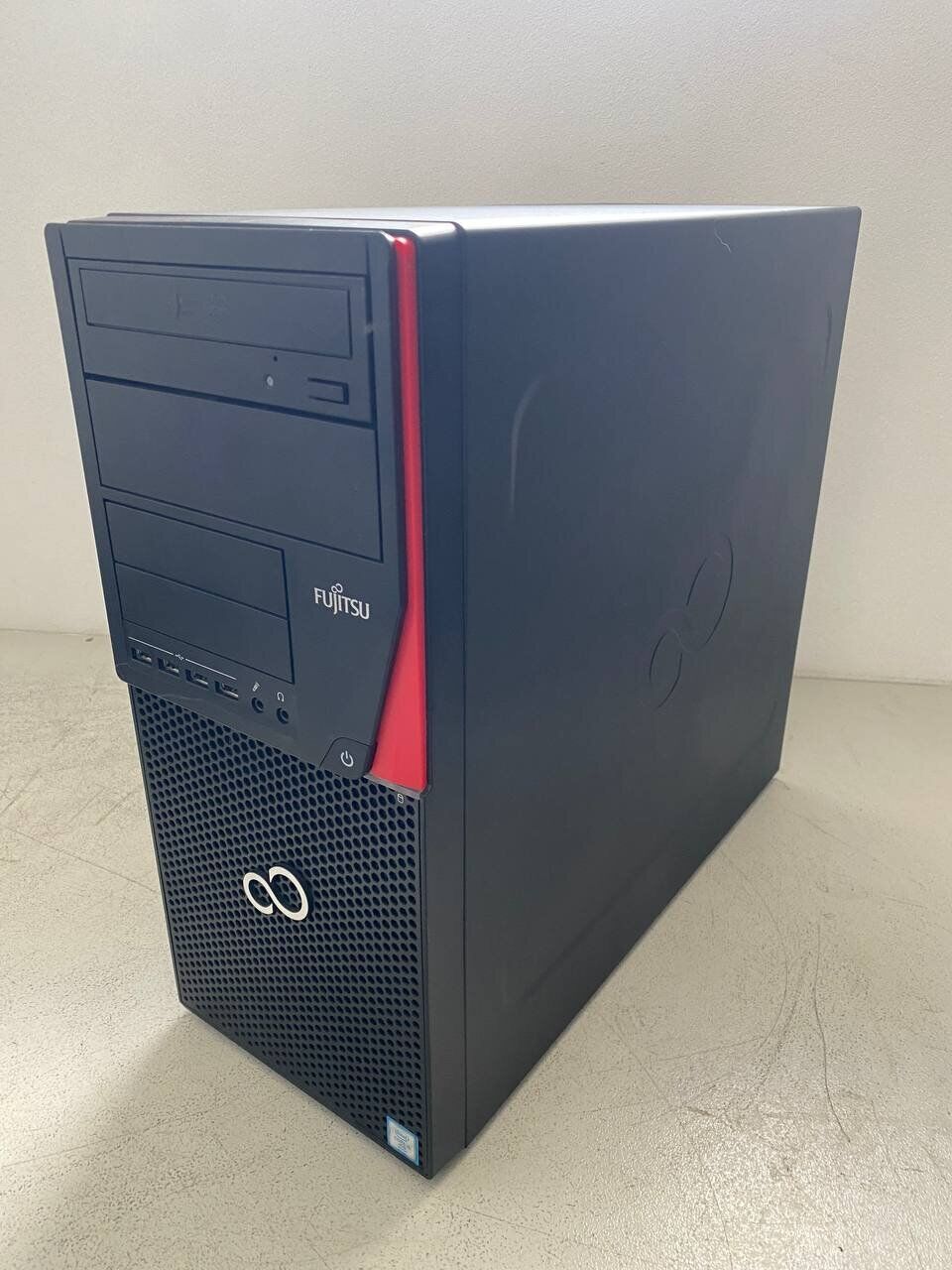 Комп'ютер Fujitsu Esprimo P756 E90 Tower / Intel Core i7-6700 (4 (8) ядра по 3.4 - 4.0 GHz) / 16 GB DDR4 / 250 GB SSD / AMD Radeon RX 550, 2 GB GDDR5, 128-bit / DVD-ROM - Зображення 2