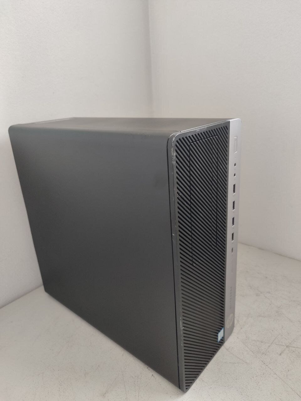 Комп'ютер HP EliteDesk 800 G3 Tower / Intel Core i7-7700 (4 (8) ядра по 3.6 - 4.2 GHz) / 16 GB DDR4 / 256 GB SSD / nVidia GeForce GTX 1650, 4 GB GDDR5, 128-bit - Зображення 3