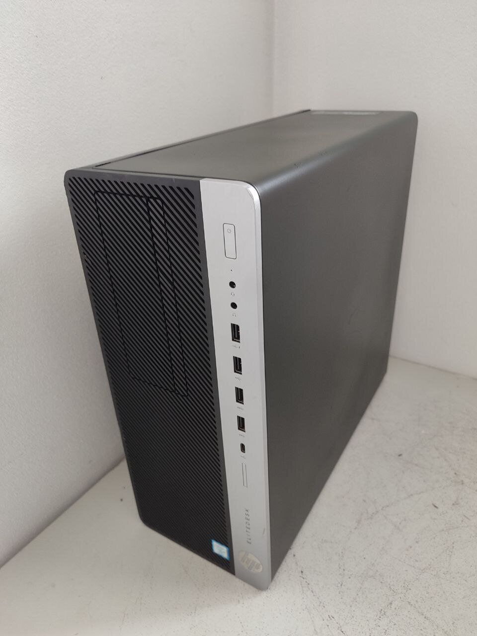 Комп'ютер HP EliteDesk 800 G3 Tower / Intel Core i7-7700 (4 (8) ядра по 3.6 - 4.2 GHz) / 16 GB DDR4 / 256 GB SSD / nVidia GeForce GTX 1650, 4 GB GDDR5, 128-bit - Зображення 2