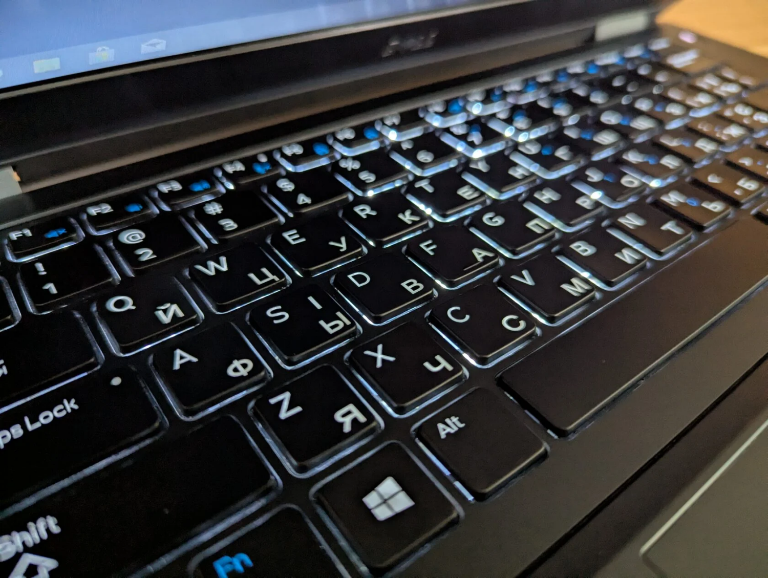 Нетбук Dell Latitude E5270 / 12.5" (1366x768) TN / Intel Core i5-6200U (2 (4) ядра по 2.3 - 2.8 GHz) / 8 GB DDR4 / 240 GB SSD / Intel HD Graphics 520 / WebCam / Windows 10 - Зображення 6