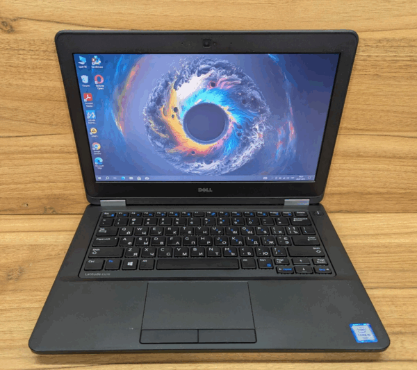 Нетбук Dell Latitude E5270 / 12.5" (1366x768) TN / Intel Core i5-6200U (2 (4) ядра по 2.3 - 2.8 GHz) / 8 GB DDR4 / 240 GB SSD / Intel HD Graphics 520 / WebCam / Windows 10 - Зображення 2