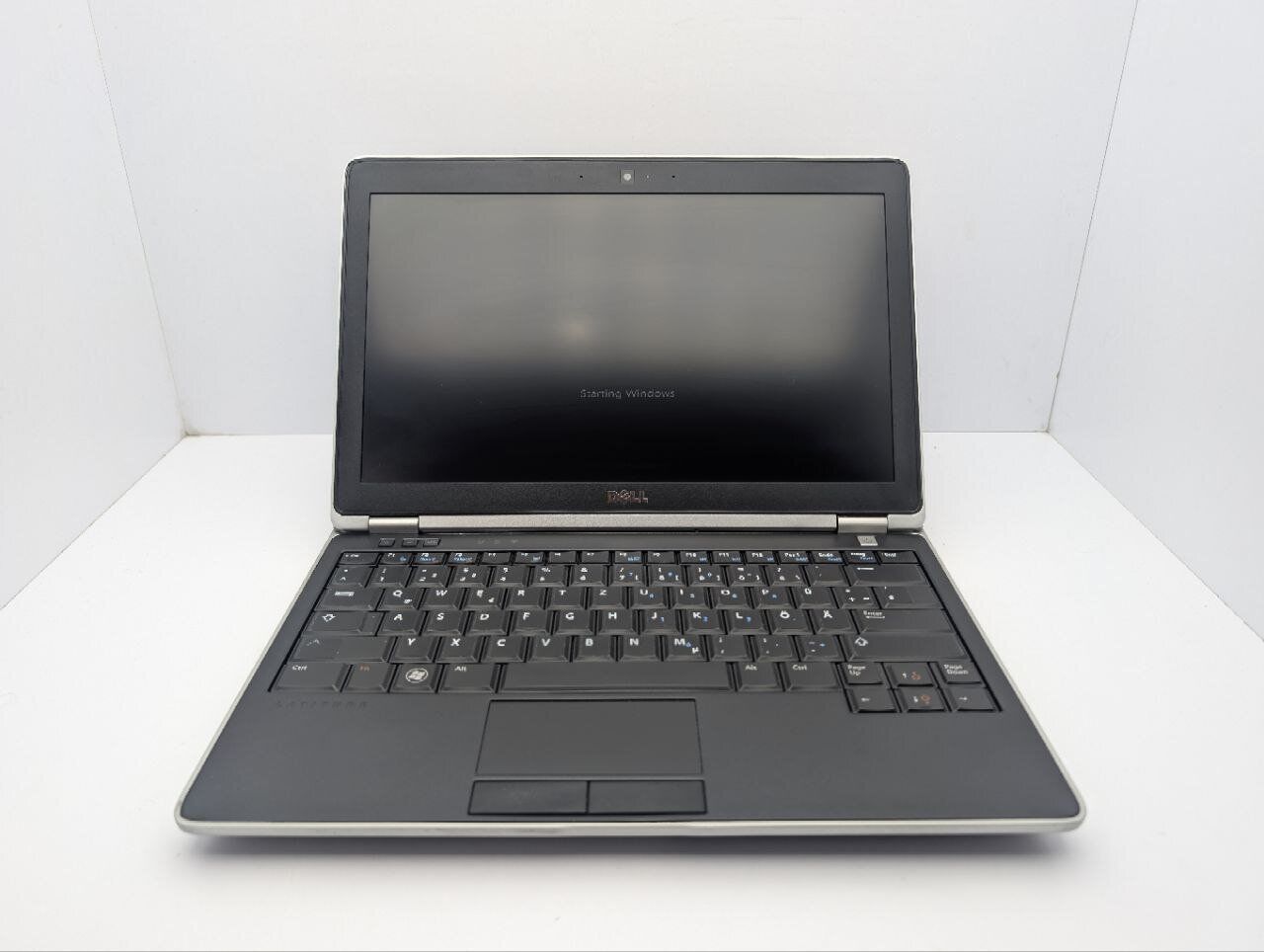 Нетбук Dell Latitude E6220 / 12.5" (1366x768) TN / Intel Core i7-2640M (2 (4) ядра по 2.8 - 3.5 GHz) / 8 GB DDR3 / 320 GB HDD / Intel HD Graphics 3000 / WebCam - Зображення 4