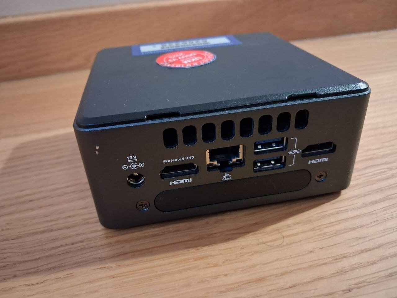 Неттоп Intel NUC NUC7i3DNH USFF / Intel Core i3-7100U (2 (4) ядра по 2.4 GHz) / 8 GB DDR4 / 250 GB SSD / Intel HD Graphics 620 / HDMI / Wi-Fi + Блок живлення - Зображення 3