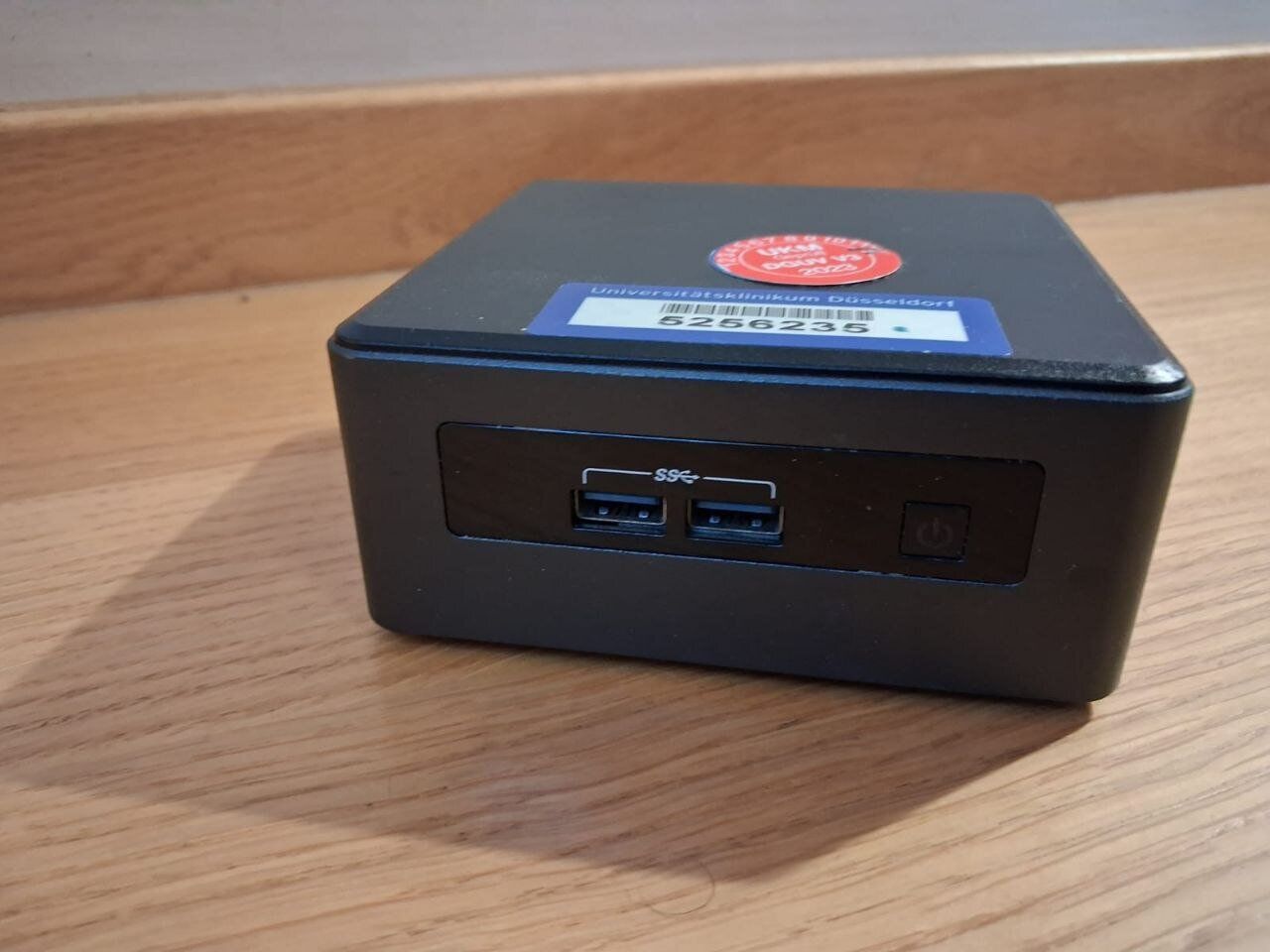 Неттоп Intel NUC NUC7i3DNH USFF / Intel Core i3-7100U (2 (4) ядра по 2.4 GHz) / 8 GB DDR4 / 250 GB SSD / Intel HD Graphics 620 / HDMI / Wi-Fi + Блок живлення - Зображення 2