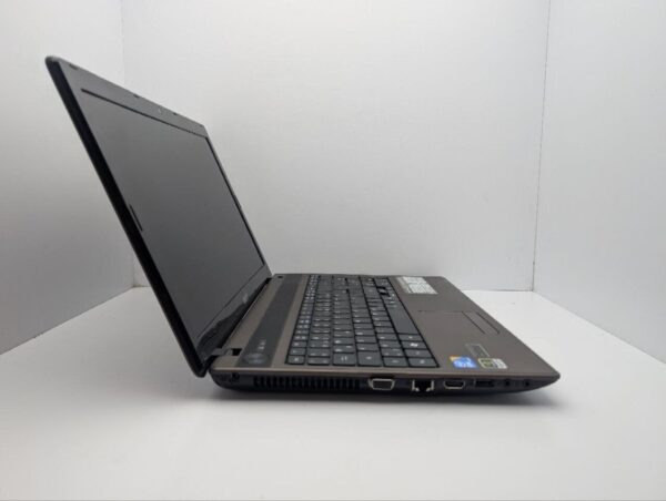Ноутбук Acer Aspire 5742G / 15.6" (1366x768) TN / Intel Core i3-380M (2 (4) ядра по 2.53 GHz) / 6 GB DDR3 / 500 GB HDD / nVidia GeForce GT 540M, 1 GB GDDR3, 128-bit / WebCam - Зображення 4