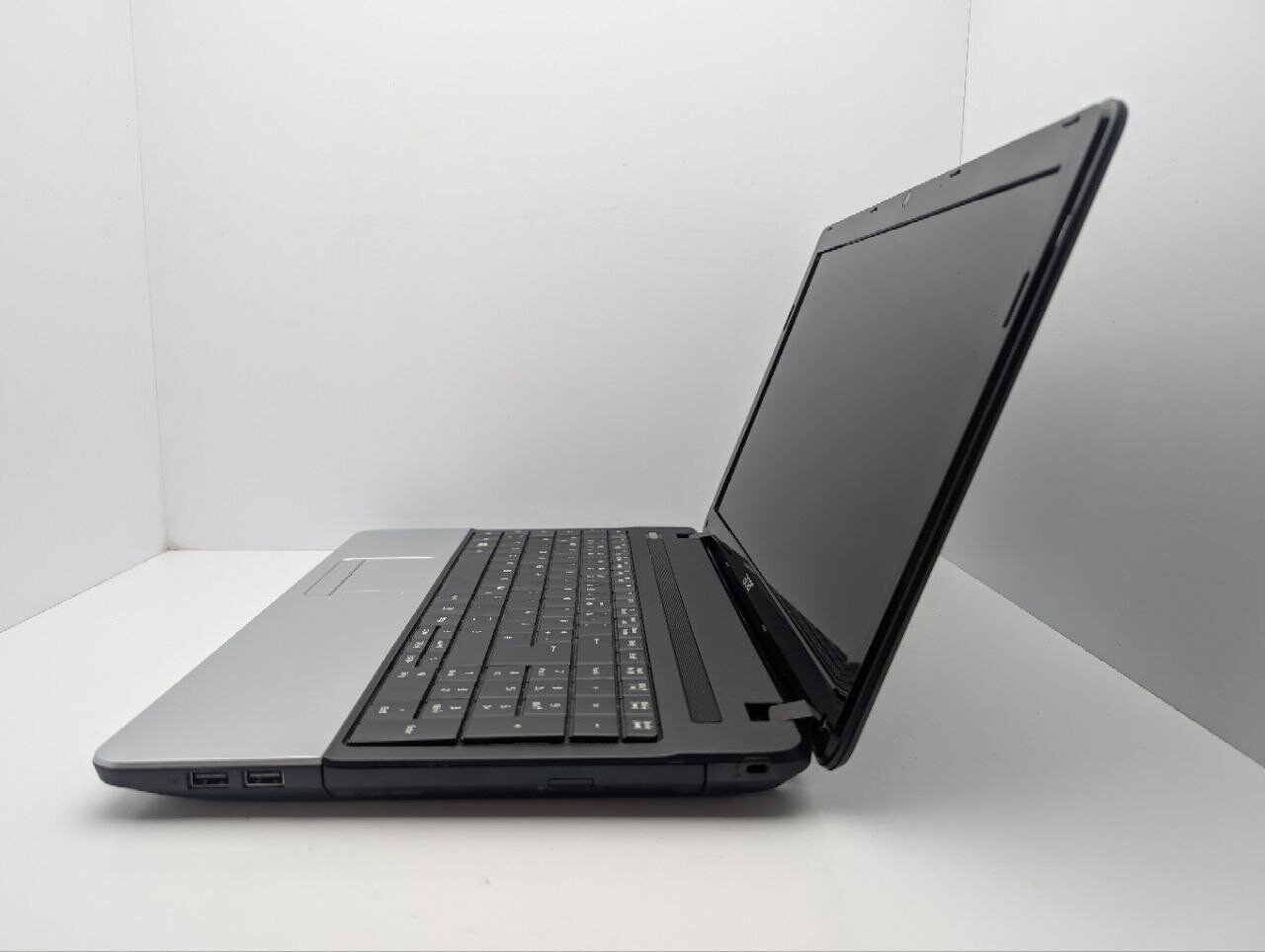 Ноутбук Acer Aspire E1-531 / 15.6" (1366x768) TN / Intel Pentium B960 (2 ядра по 2.2 GHz) / 6 GB DDR3 / 500 GB HDD / Intel HD Graphics / WebCam / DVD-ROM - Зображення 5