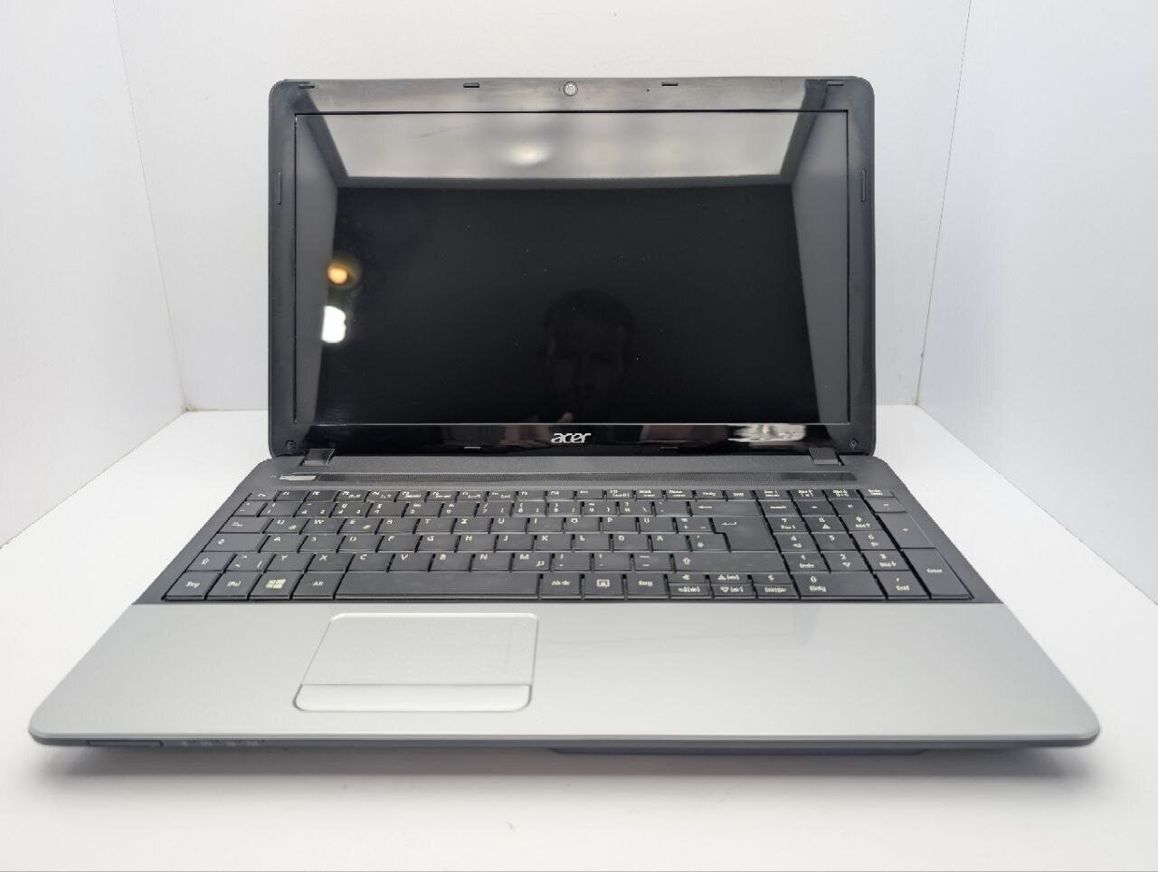 Ноутбук Acer Aspire E1-531 / 15.6" (1366x768) TN / Intel Pentium B960 (2 ядра по 2.2 GHz) / 6 GB DDR3 / 500 GB HDD / Intel HD Graphics / WebCam / DVD-ROM - Зображення 3