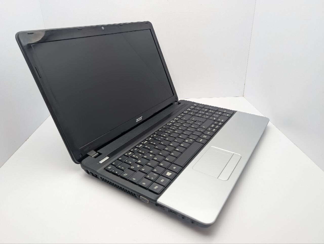 Ноутбук Acer Aspire E1-531 / 15.6" (1366x768) TN / Intel Pentium B960 (2 ядра по 2.2 GHz) / 6 GB DDR3 / 500 GB HDD / Intel HD Graphics / WebCam / DVD-ROM - Зображення 6