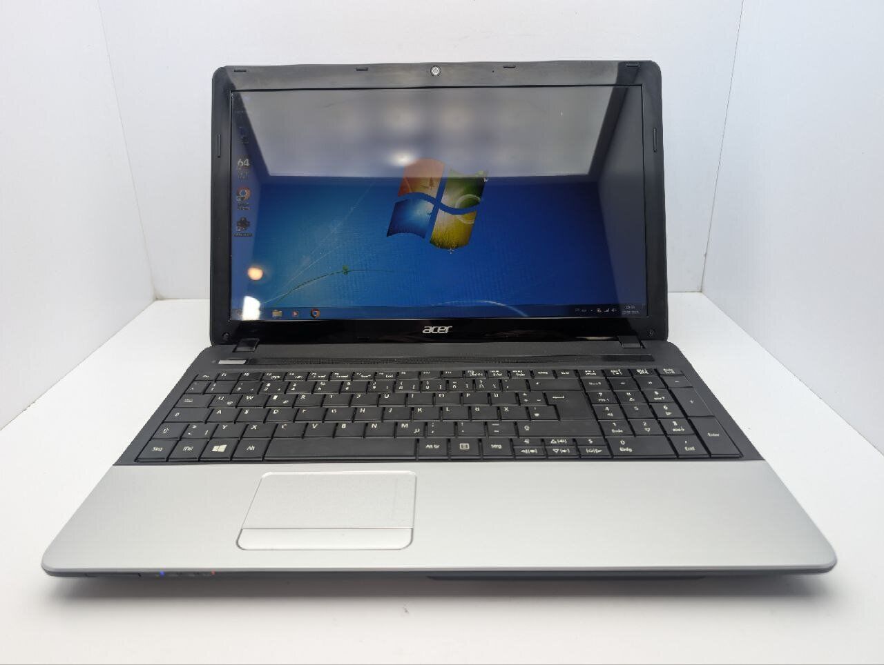 Ноутбук Acer Aspire E1-531 / 15.6" (1366x768) TN / Intel Pentium B960 (2 ядра по 2.2 GHz) / 6 GB DDR3 / 500 GB HDD / Intel HD Graphics / WebCam / DVD-ROM - Зображення 2