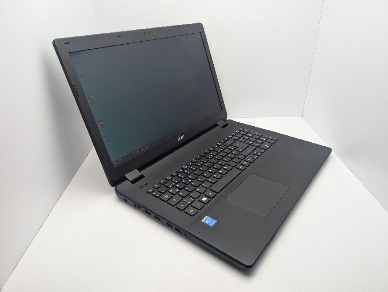 Ноутбук Acer Aspire ES1-711 / 17.3" (1600x900) TN / Intel Pentium N3540 (4 ядра по 2.16 - 2.66 GHz) / 8 GB DDR3 / 120 GB SSD / Intel HD Graphics / WebCam / DVD-ROM - Зображення 6