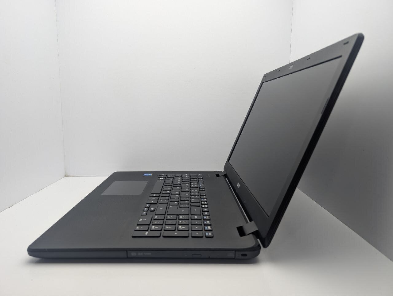 Ноутбук Acer Aspire ES1-711 / 17.3" (1600x900) TN / Intel Pentium N3540 (4 ядра по 2.16 - 2.66 GHz) / 8 GB DDR3 / 120 GB SSD / Intel HD Graphics / WebCam / DVD-ROM - Зображення 5