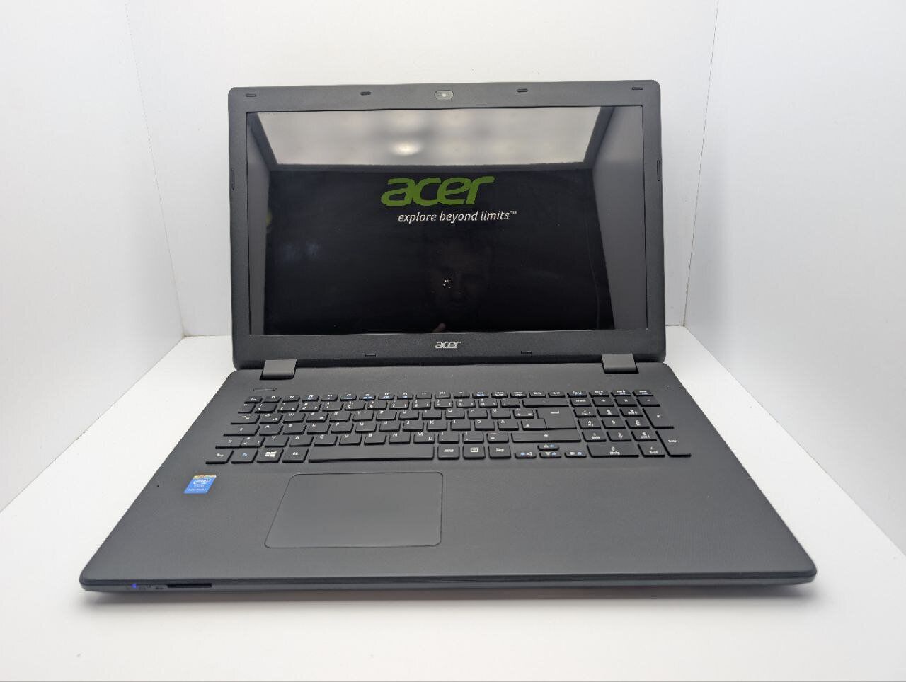 Ноутбук Acer Aspire ES1-711 / 17.3" (1600x900) TN / Intel Pentium N3540 (4 ядра по 2.16 - 2.66 GHz) / 8 GB DDR3 / 120 GB SSD / Intel HD Graphics / WebCam / DVD-ROM - Зображення 3