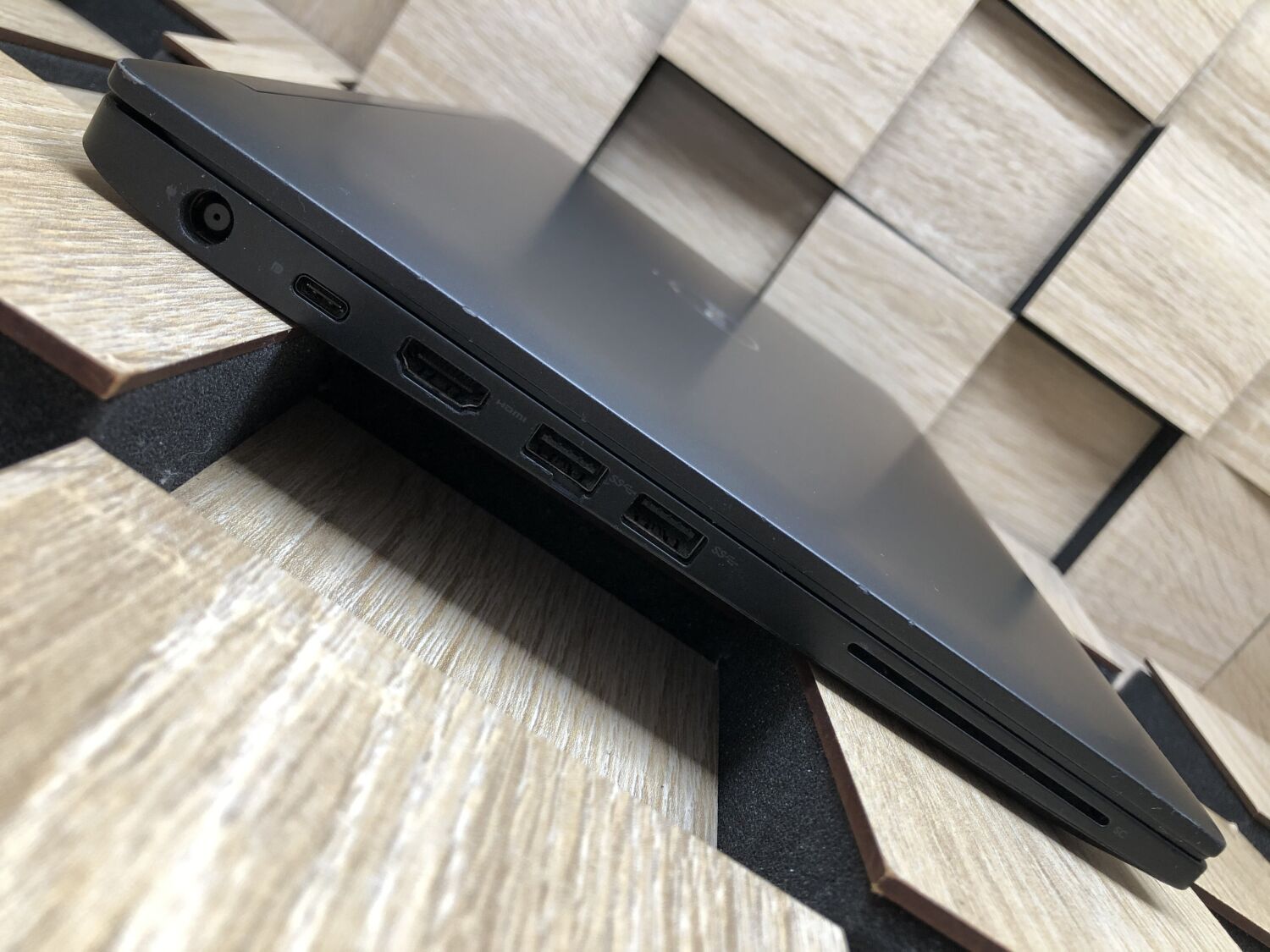 Ноутбук Б-клас Dell Latitude 7480 / 14" (1920x1080) IPS / Intel Core i5-7300U (2 (4) ядра по 2.6 - 3.5 GHz) / 8 GB DDR4 / 256 GB SSD M.2 / Intel HD Graphics 620 / WebCam / HDMI - Зображення 5