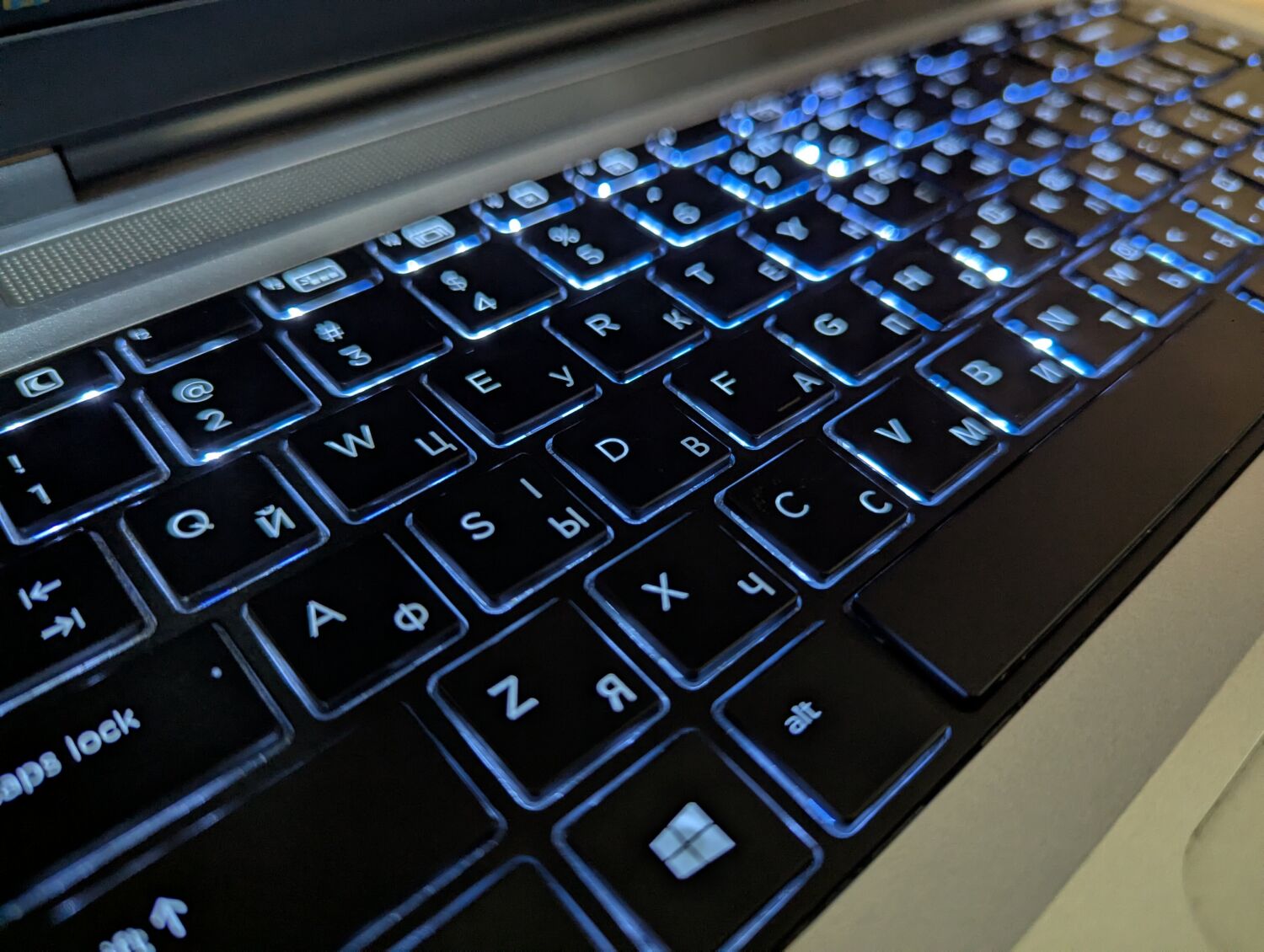 Ноутбук Б-клас HP ProBook 640 G2 / 14" (1920x1080) IPS / Intel Core i7-6600U (2 (4) ядра по 2.6 - 3.4 GHz) / 8 GB DDR4 / 500 GB HDD / Intel HD Graphics 520 / WebCam / Fingerprint / Windows 10 - Зображення 7