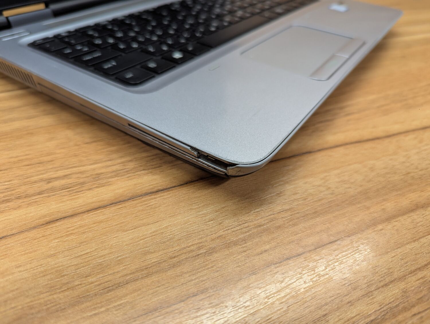 Ноутбук Б-клас HP ProBook 640 G2 / 14" (1920x1080) IPS / Intel Core i7-6600U (2 (4) ядра по 2.6 - 3.4 GHz) / 8 GB DDR4 / 500 GB HDD / Intel HD Graphics 520 / WebCam / Fingerprint / Windows 10 - Зображення 3