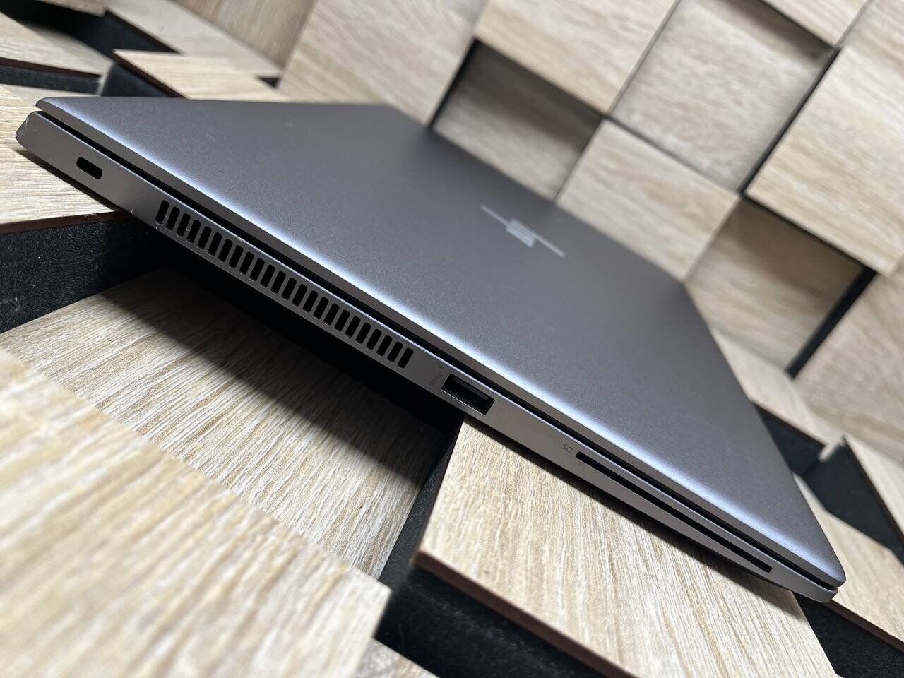 Ноутбук Б-клас HP ZBook 14U G5 / 14" (1920x1080) IPS / Intel Core i5-8350U (4 (8) ядра по 1.7 - 3.6 GHz) / 8 GB DDR4 / 256 GB SSD M.2 / Intel UHD Graphics 620 / WebCam / Fingerprint / HDMI - Зображення 6