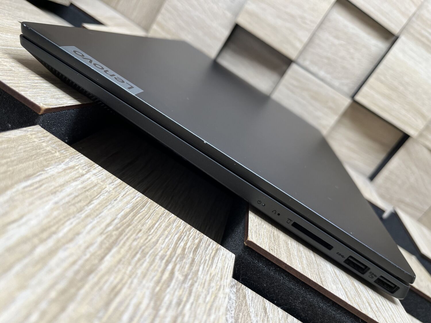 Ноутбук Б-клас Lenovo IdeaPad S340-15IIL / 15.6" (1920x1080) TN / Intel Core i7-1065G7 (4 (8) ядер по 1.3 - 3.9 GHz) / 8 GB DDR4 / 480 GB SSD / Intel Iris Plus Graphics / WebCam / HDMI - Зображення 6