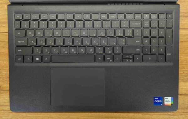 Ноутбук Dell Inspiron 15 3530 / 15.6" (1920x1080) IPS Touch / Intel Core i7-1355U (10 (12) ядер по 3.7 - 5.0 GHz) / 16 GB DDR4 / 480 GB SSD / Intel Iris Xe Graphics / WebCam / HDMI / Windows 10 - Зображення 3