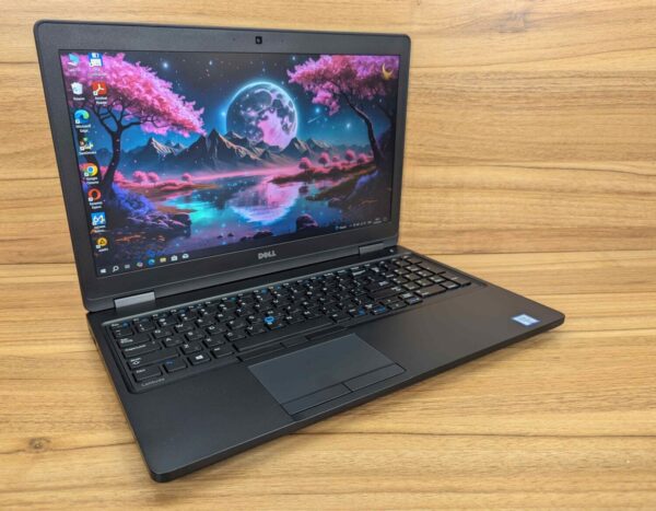 Ноутбук Dell Latitude 5580 / 15.6" (1920x1080) IPS / Intel Core i5-6300U (2 (4) ядра по 2.4 - 3.0 GHz) / 24 GB DDR4 / 512 GB SSD / Intel HD Graphics 520 / WebCam / Windows 10 - Зображення 4