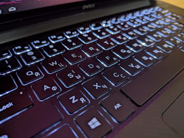 Ноутбук Dell Precision 5520 / 15.6" (3840x2160) IPS Touch / Intel Core i5-7440HQ (4 ядра по 2.8 - 3.8 GHz) / 16 GB DDR4 / 256 GB SSD / Intel HD Graphics 630 / HDMI / Windows 10 - Зображення 6