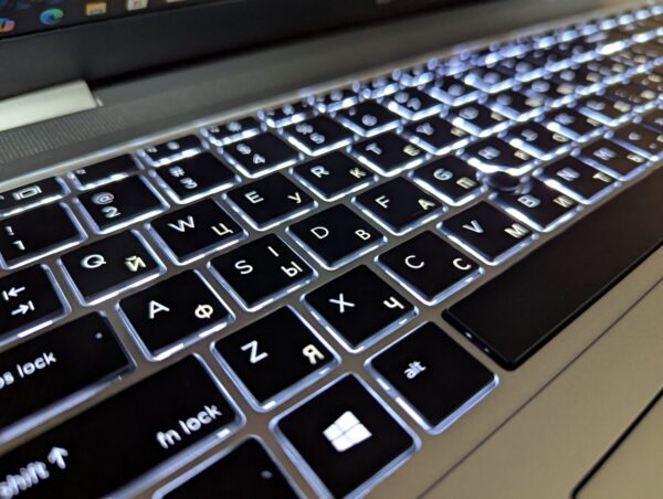Ноутбук HP ProBook 650 G5 / 15.6" (1920x1080) IPS / Intel Core i7-8665U (4 (8) ядра по 1.9 - 4.8 GHz) / 16 GB DDR4 / 480 GB SSD / Intel UHD Graphics / WebCam / TouchID / Windows 10 - Зображення 6