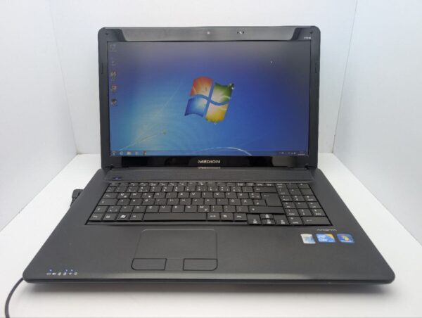 Ноутбук Medion Akoya E7216 / 17.3" (1600x900) TN / Intel Core i3-380M (2 (4) ядра по 2.53 GHz) / 6 GB DDR3 / 500 GB HDD / Intel HD Graphics / WebCam / АКБ не тримає - Зображення 2