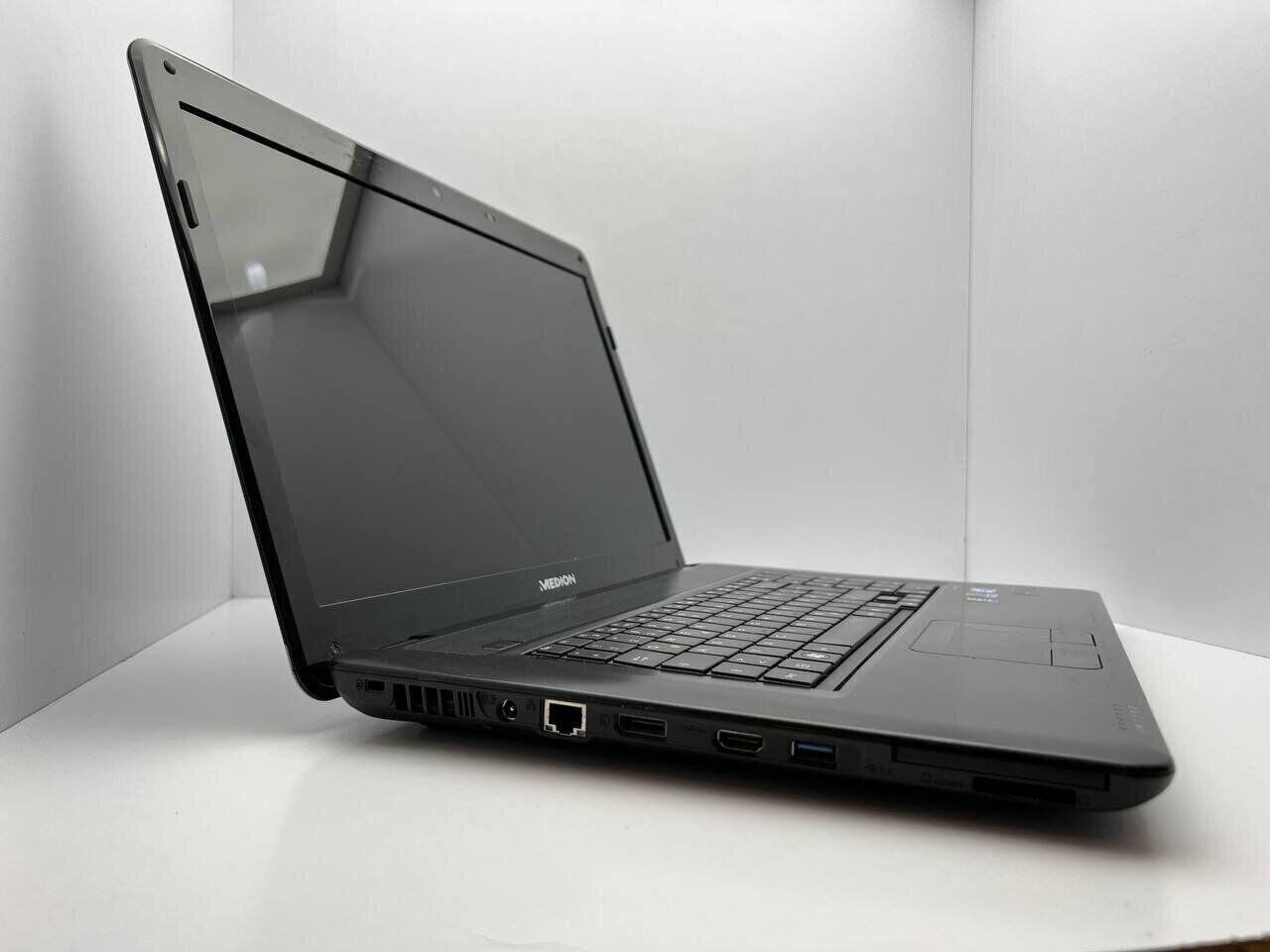 Ноутбук Medion Akoya P7618 / 17.3" (1600x900) TN / Intel Core i5-480M (2 (4) ядра по 2.66 - 2.93 GHz) / 4 GB DDR3 / 1000 GB HDD / nVidia GeForce GT 540M, 1 GB GDDR3, 128-bit / WebCam / АКБ відсутня - Зображення 3