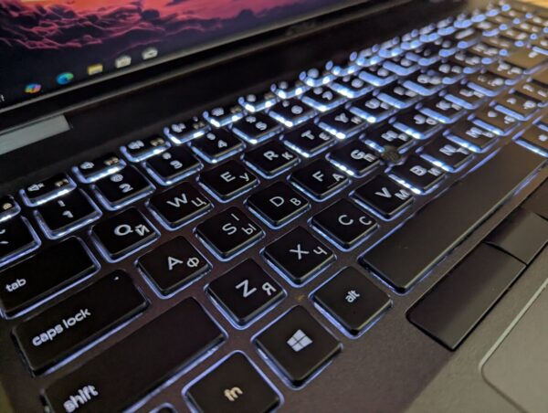 Ультрабук Б-клас Dell Latitude 5500 / 15.6" (1920x1080) IPS / Intel Core i5-8365U (4 (8) ядра по 1.6 - 4.1 GHz) / 8 GB DDR4 / 256 GB SSD / Intel UHD Graphics 620 / WebCam / Windows 10 - Зображення 7