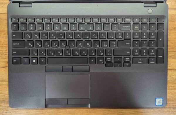 Ультрабук Б-клас Dell Latitude 5500 / 15.6" (1920x1080) IPS / Intel Core i5-8365U (4 (8) ядра по 1.6 - 4.1 GHz) / 8 GB DDR4 / 256 GB SSD / Intel UHD Graphics 620 / WebCam / Windows 10 - Зображення 4