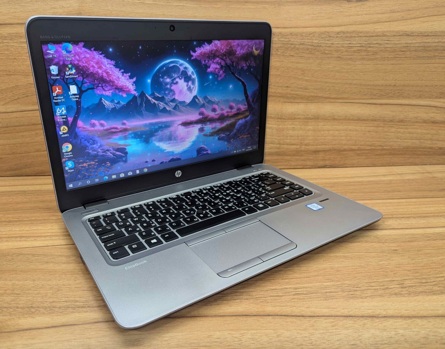 Ультрабук Б-клас HP EliteBook 840 G4 / 14" (1366x768) TN / Intel Core i5-7300U (2 (4) ядра по 2.6 - 3.5 GHz) / 8 GB DDR4 / 240 GB SSD / Intel HD Graphics 620 / WebCam / Fingerprint / Windows 10 - Зображення 4
