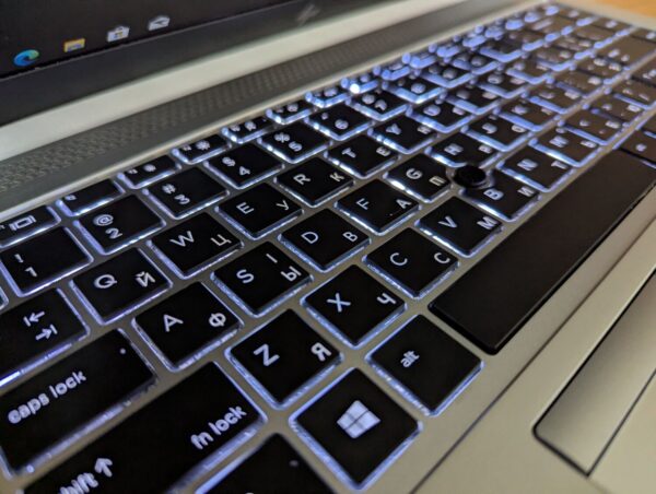 Ультрабук Б-клас HP EliteBook 840 G6 / 14" (1920x1080) IPS / Intel Core i5-8265U (4 (8) ядра по 1.6 - 3.9 GHz) / 8 GB DDR4 / 256 GB SSD / Intel UHD Graphics 620 / WebCam / TouchID / Windows 10 - Зображення 6