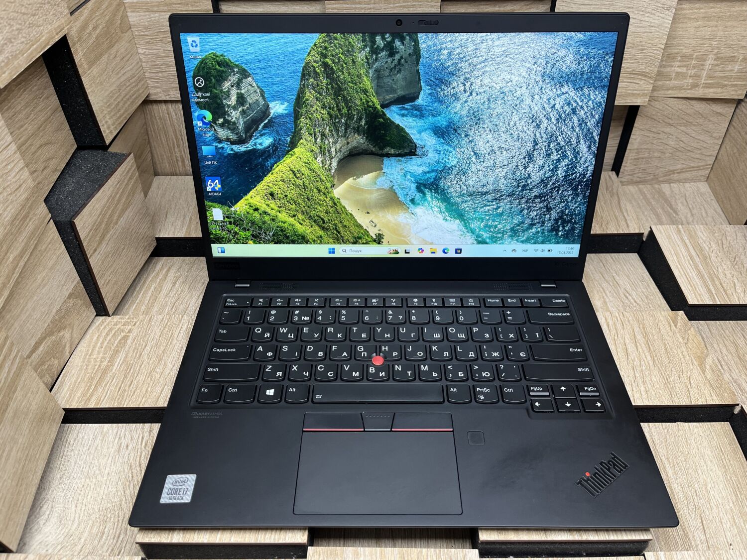 Ультрабук Б-клас Lenovo ThinkPad X1 Carbon (7th Gen) / 14" (1920x1080) IPS / Intel Core i7-10710U (6 (12) ядер по 1.1 - 4.7 GHz) / 16 GB DDR3 / 256 GB SSD M.2 / Intel UHD Graphics / WebCam / Fingerprint / HDMI - Зображення 2
