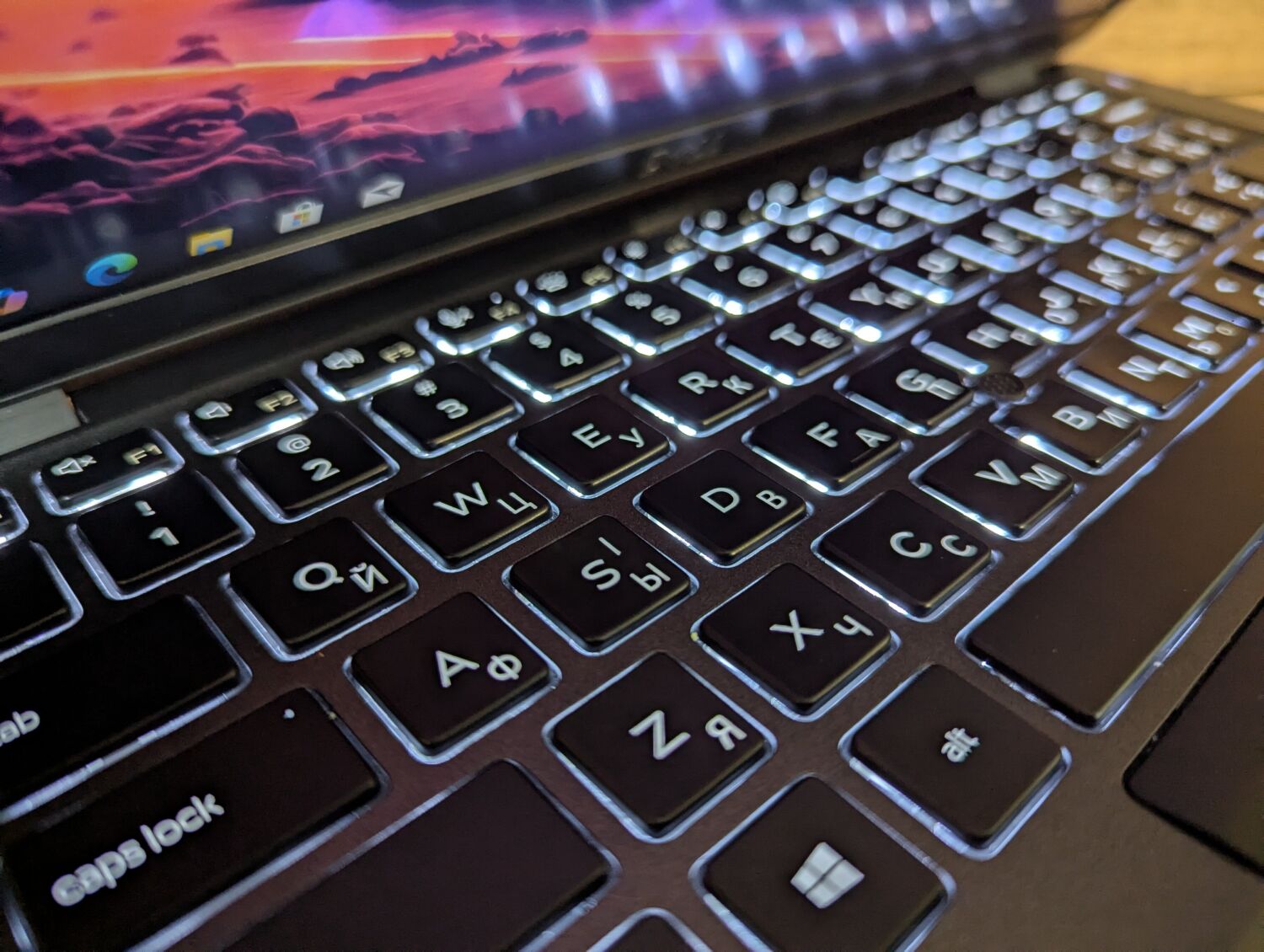 Ультрабук Dell Latitude 5400 / 14" (1920x1080) IPS / Intel Core i5-8365U (4 (8) ядра по 1.6 - 4.1 GHz) / 16 GB DDR4 / 512 GB SSD / Intel UHD Graphics / WebCam / HDMI / Windows 10 - Зображення 6