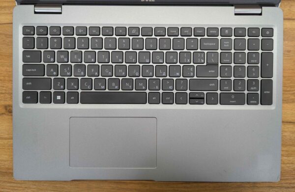 Ультрабук Dell Latitude 5520 / 15.6" (1920x1080) IPS / Intel Core i5-1145G7 (4 (8) ядра по 2.6 - 4.4 GHz) / 16 GB DDR4 / 512 GB SSD / Intel Iris Xe Graphics / WebCam / HDMI / Windows 10 - Зображення 3