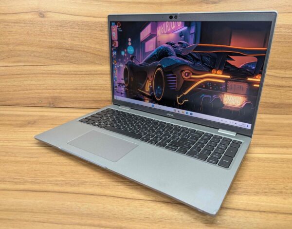 Ультрабук Dell Latitude 5520 / 15.6" (1920x1080) IPS / Intel Core i5-1145G7 (4 (8) ядра по 2.6 - 4.4 GHz) / 16 GB DDR4 / 512 GB SSD / Intel Iris Xe Graphics / WebCam / HDMI / Windows 10 - Зображення 5