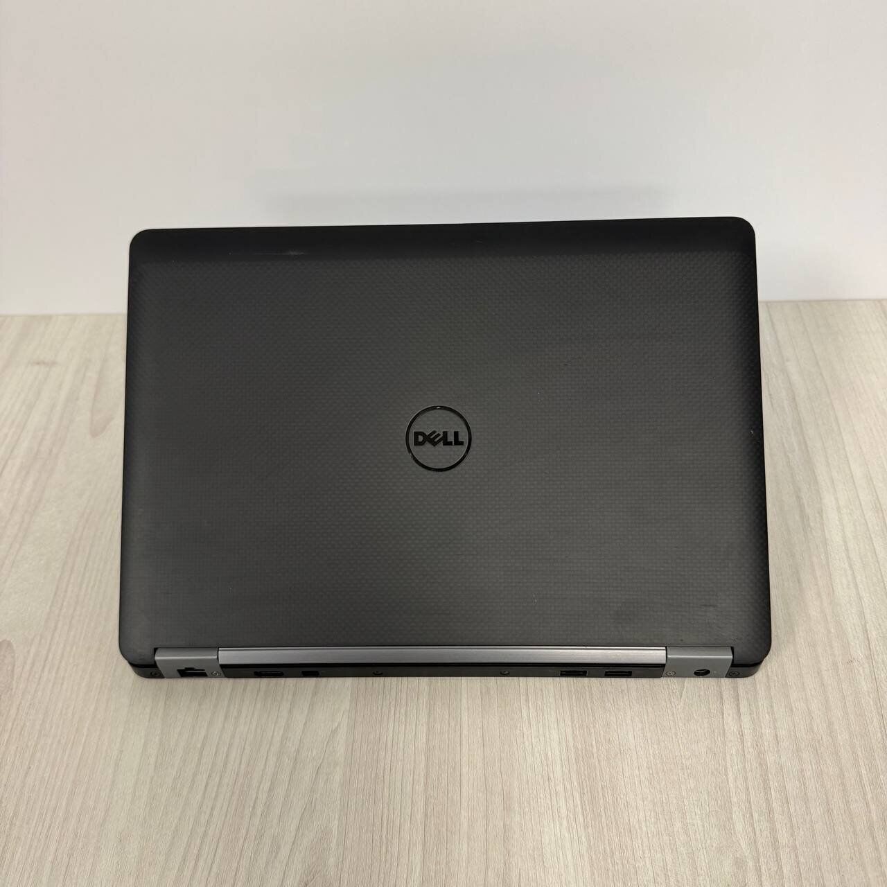 Ультрабук Dell Latitude E7470 / 14" (2560x1440) IPS Touch / Intel Core i7-6600U (2 (4) ядра по 2.6 - 3.4 GHz) / 8 GB DDR4 / 256 GB SSD NVMe / Intel HD Graphics 520 / WebCam - Зображення 3